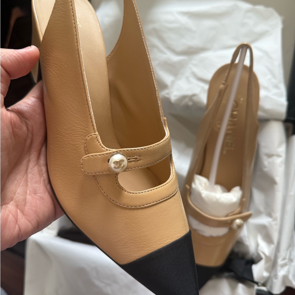 CHANEL Black and Cream Slingback Heels - Picture 10 of 13